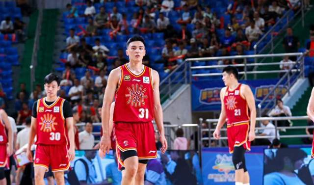 山西男篮拒绝爆冷!5分险胜美国明星队,原帅大爆发,考辛斯19分